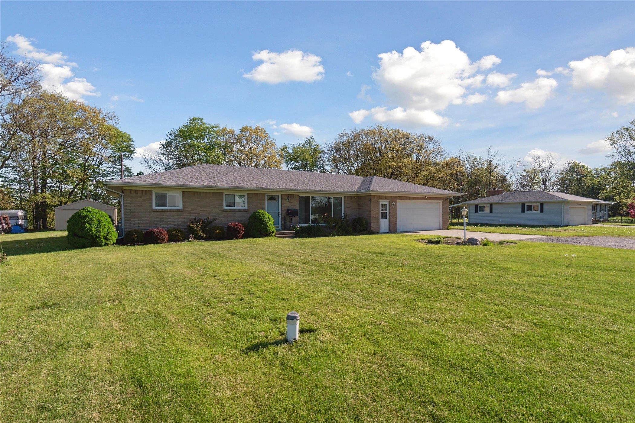 178 West Henderson Road Owosso, MI 48867 - Photo 2 of 71 50174559-a6803b2e-9959-469b-b198-057e5407c33a.JPG