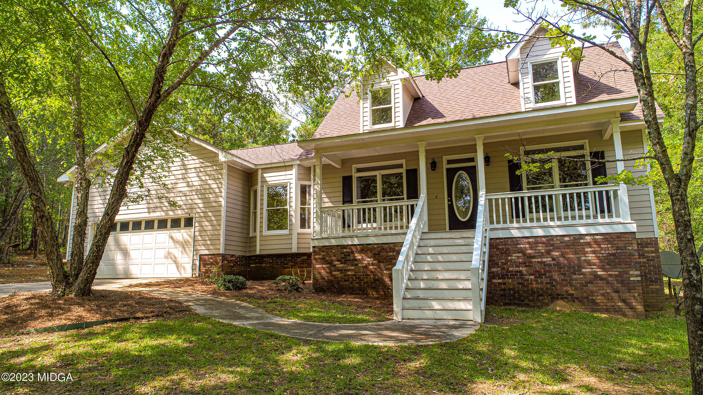 2818 Pea Ridge Road Juliette, GA 31046 - Photo 14 of 71 a front view of a house with a yard