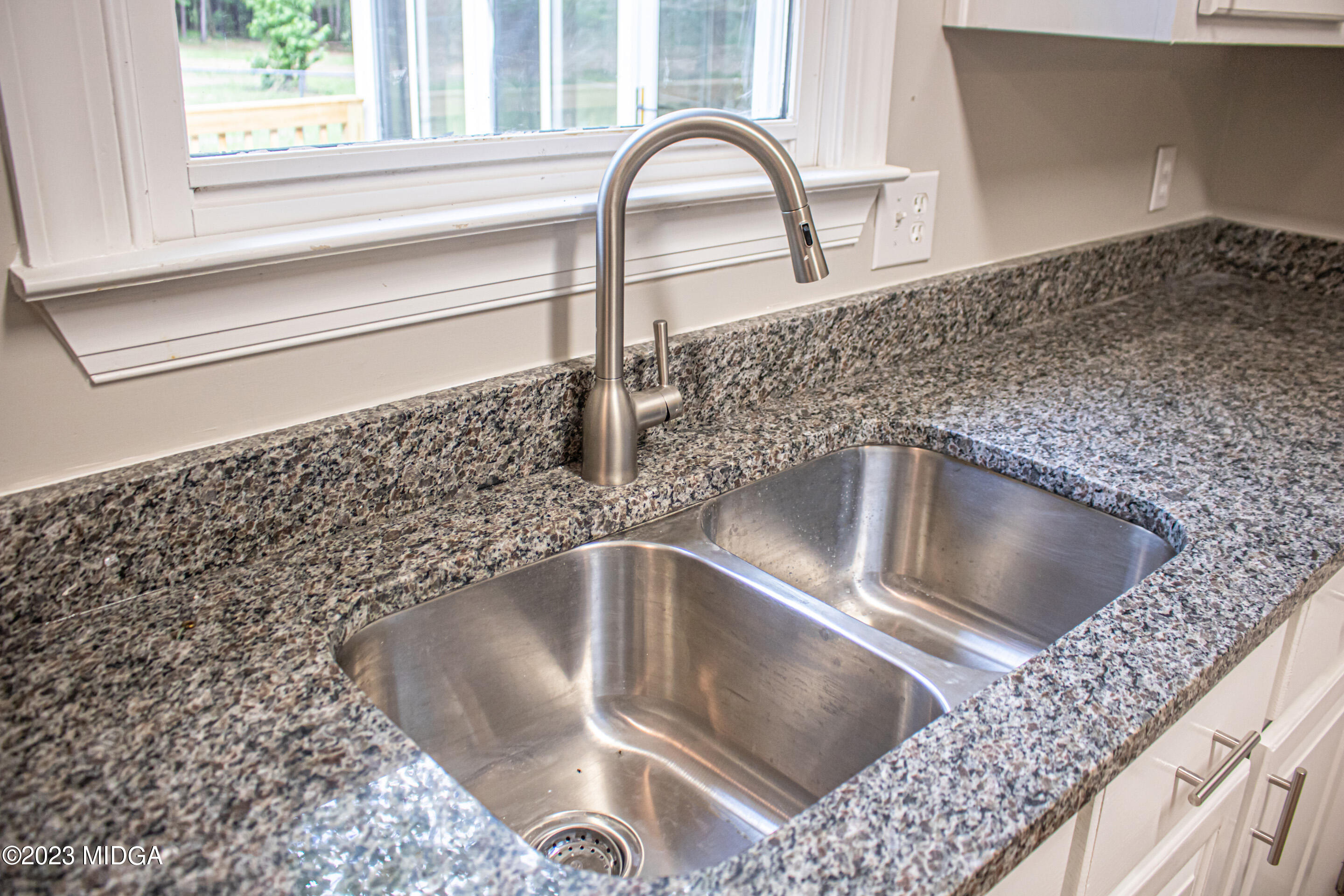 2818 Pea Ridge Road Juliette, GA 31046 - Photo 26 of 71 a close view of sink
