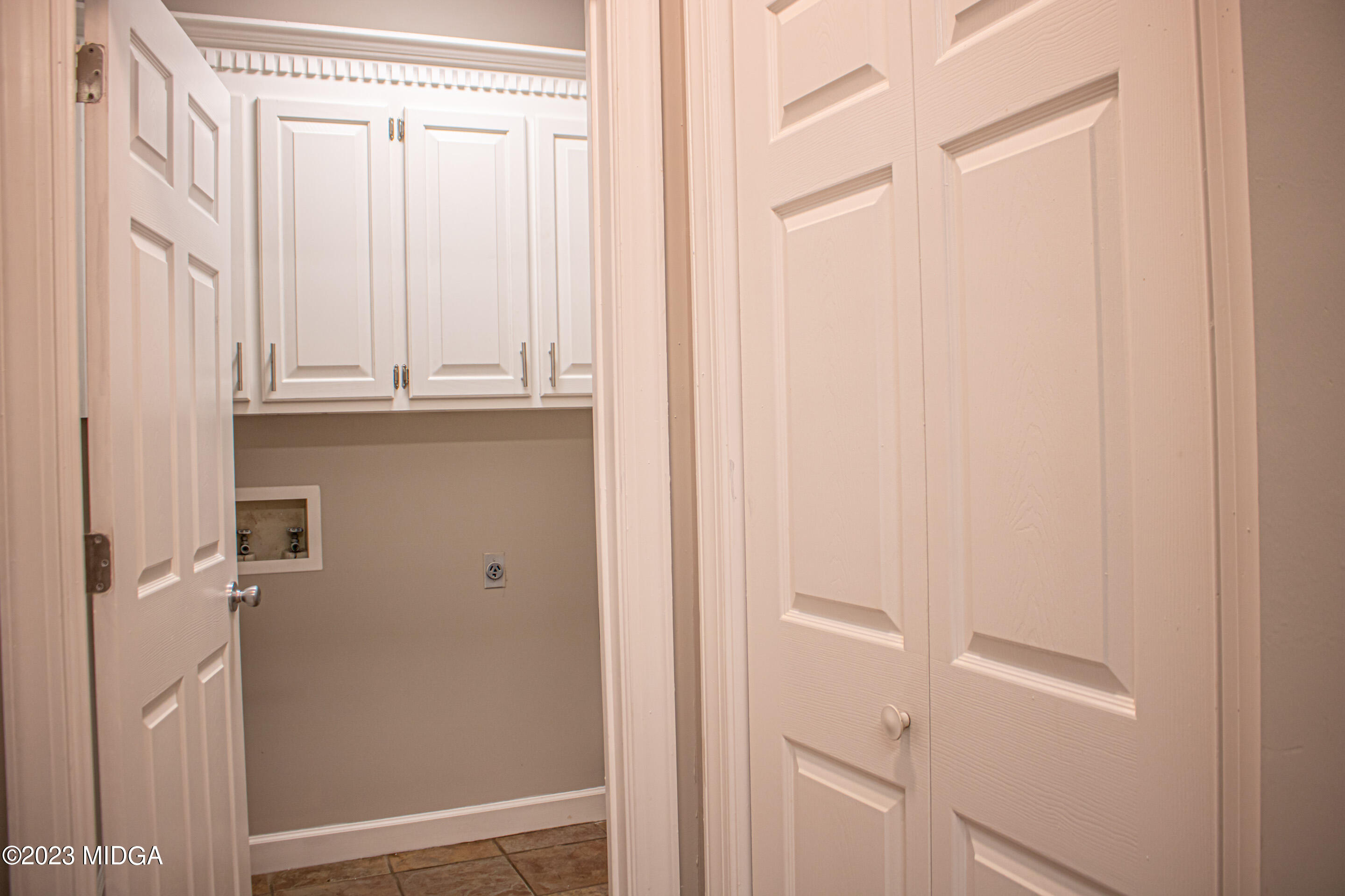 2818 Pea Ridge Road Juliette, GA 31046 - Photo 30 of 71 a bathroom with a granite countertop window and a white door