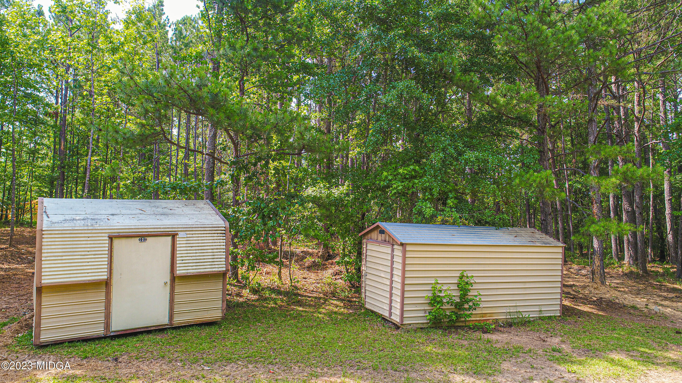 2818 Pea Ridge Road Juliette, GA 31046 - Photo 59 of 71 a view of a backyard with a tree