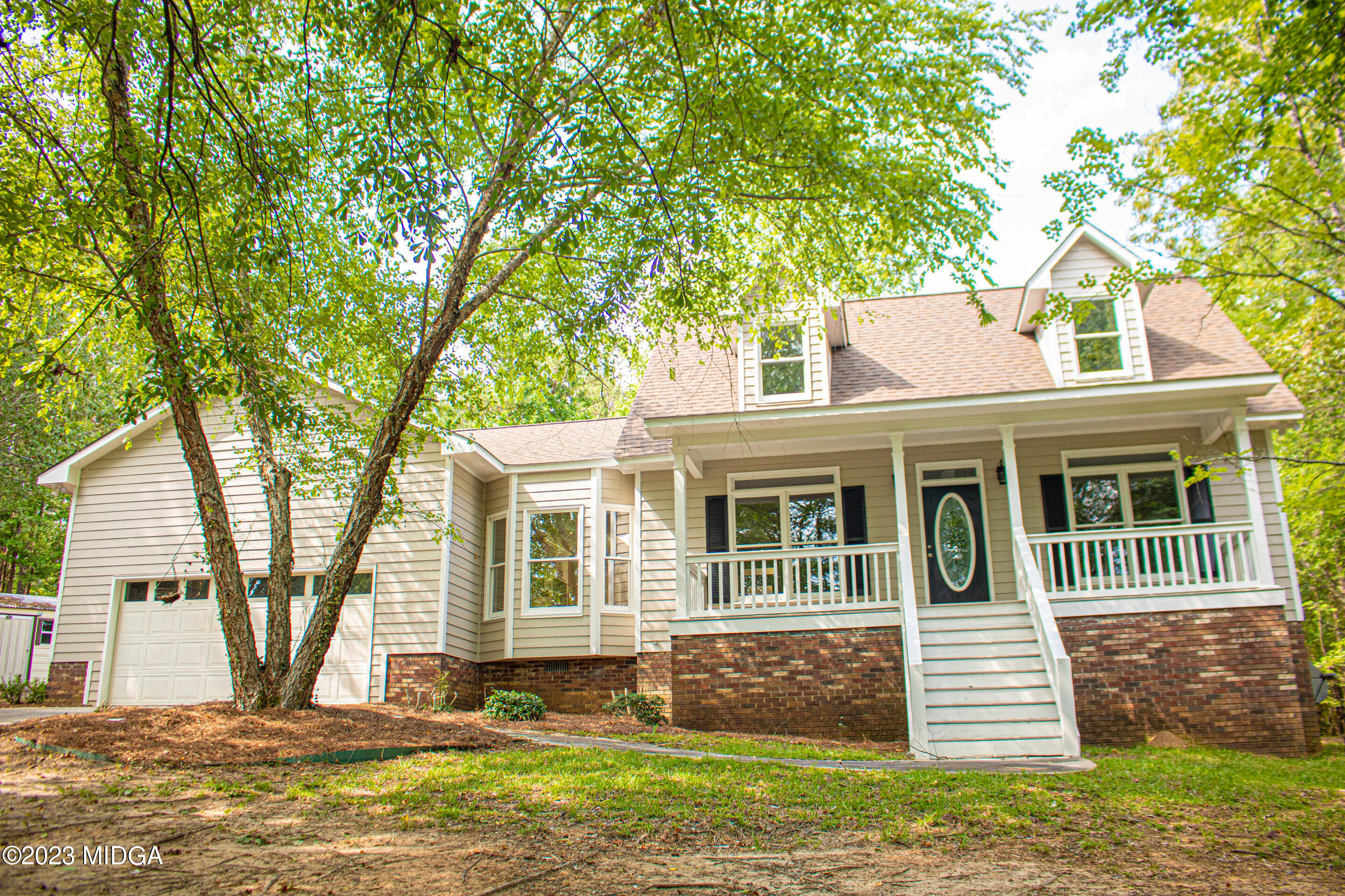 2818 Pea Ridge Road Juliette, GA 31046 - Photo 6 of 71 a front view of a house with a yard