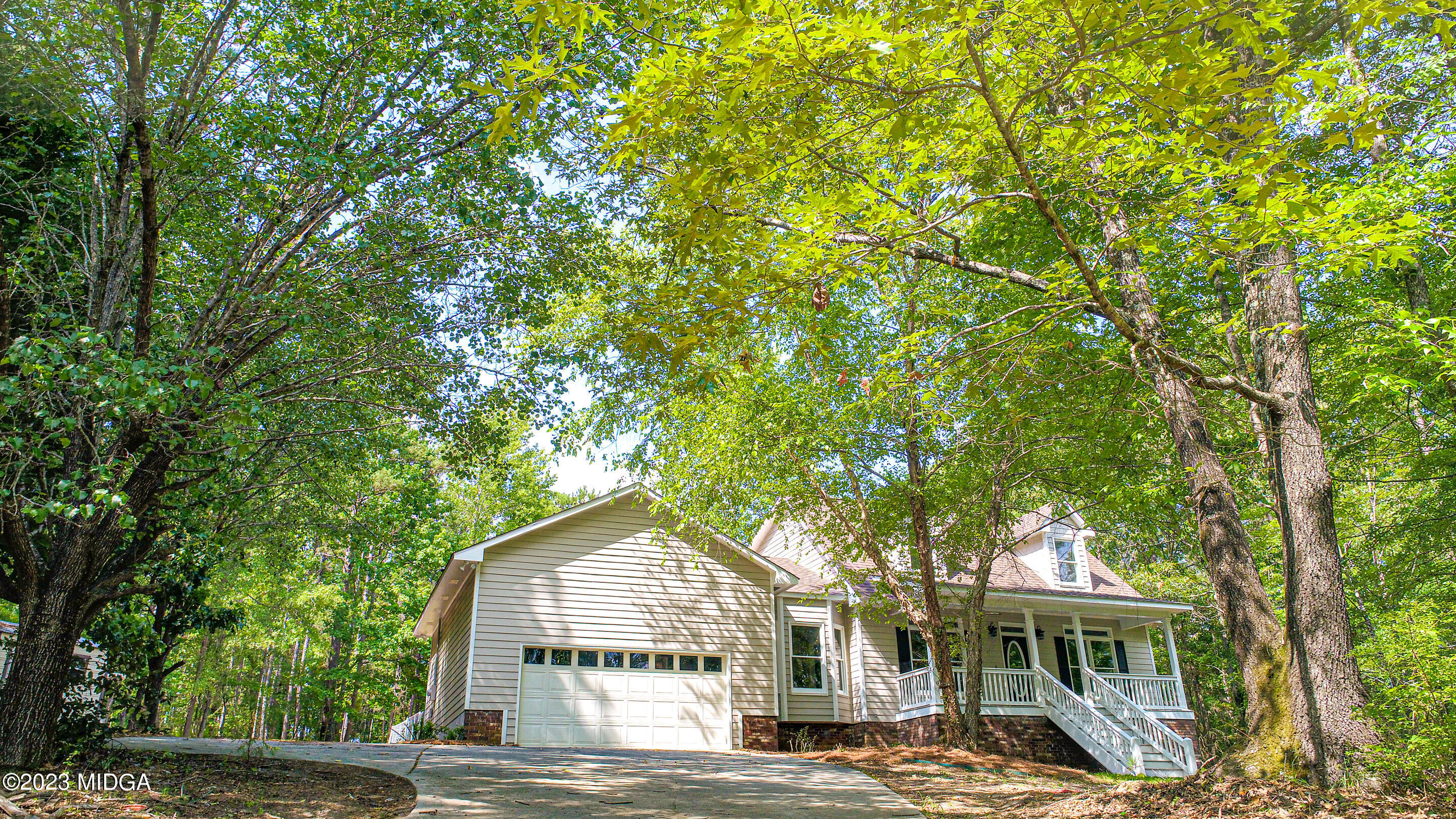 2818 Pea Ridge Road Juliette, GA 31046 - Photo 69 of 71 a front view of a house with a garden