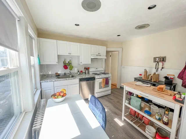 $2,700 | 65 Woods Avenue, Unit 1, Somerville, MA 02144