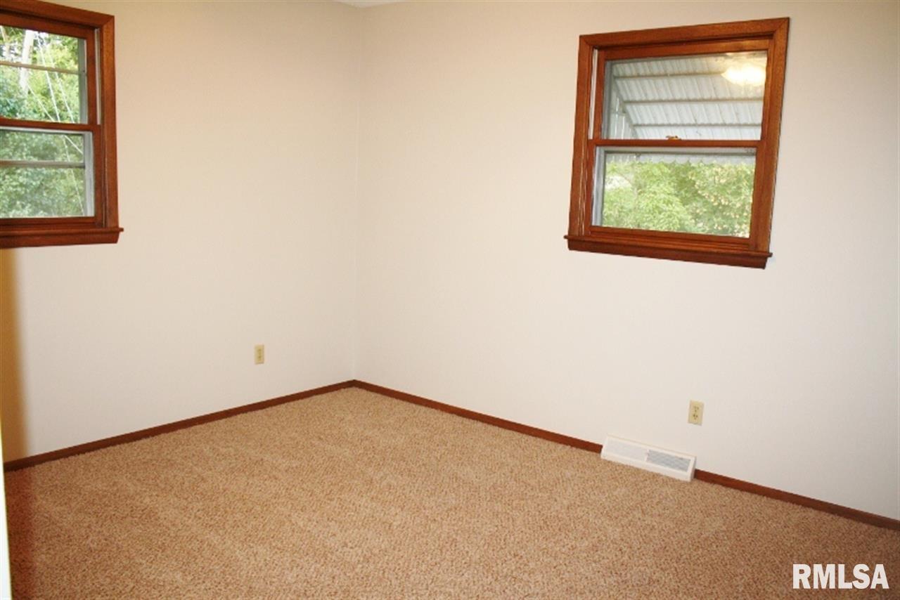 130 Westerfield Road Davenport, IA 52806 - Photo 11 of 16 Gallery Image 11