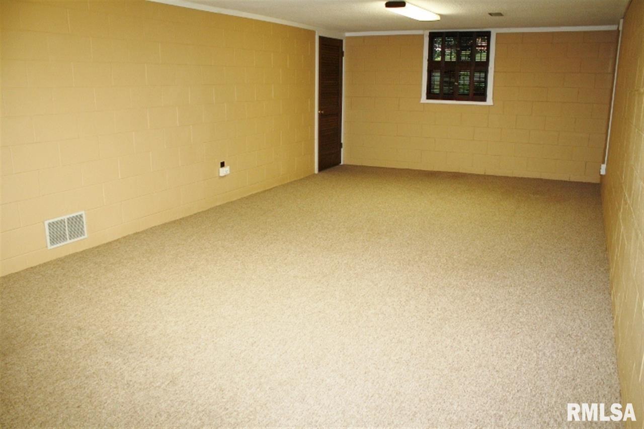 130 Westerfield Road Davenport, IA 52806 - Photo 12 of 16 Gallery Image 12