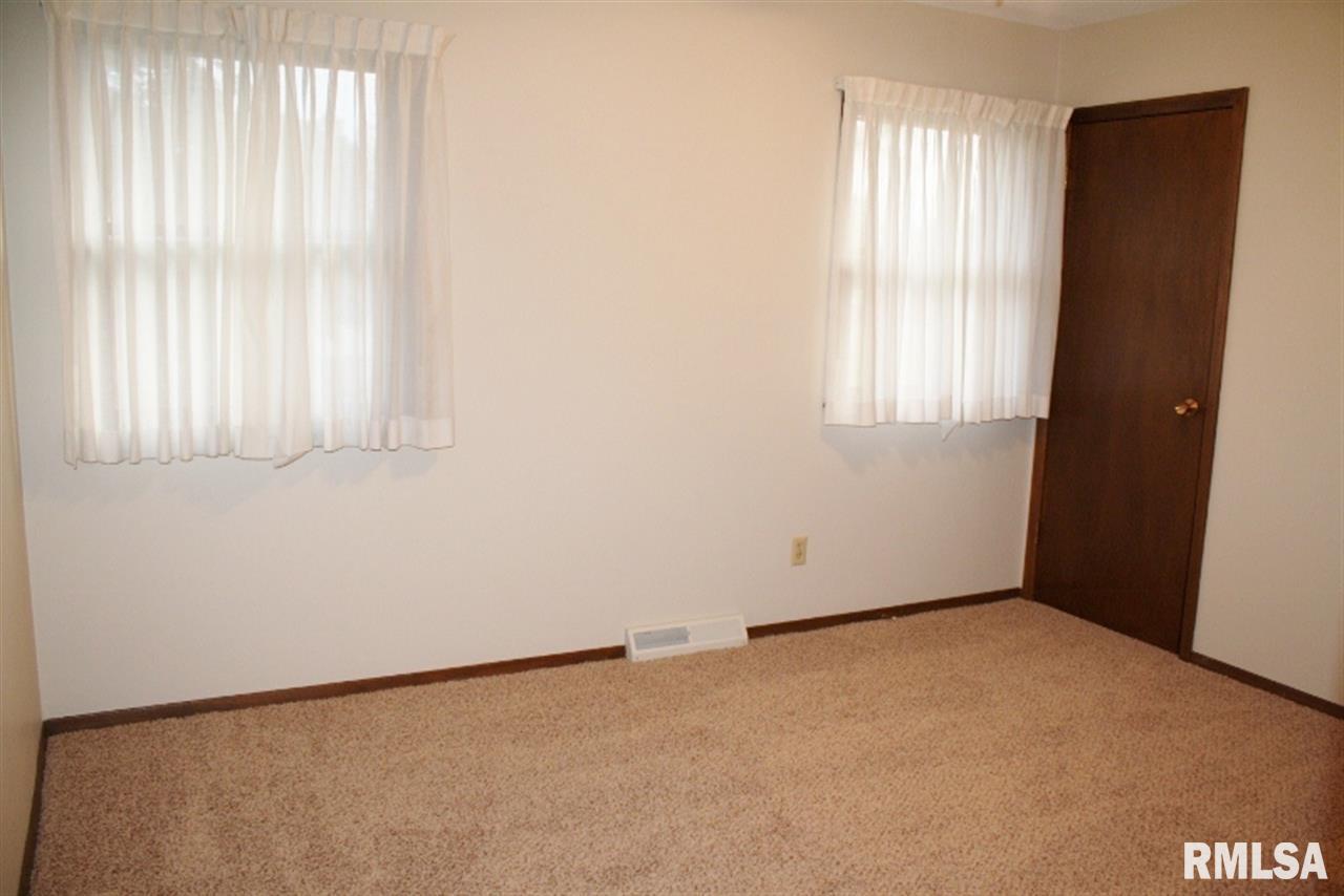 130 Westerfield Road Davenport, IA 52806 - Photo 8 of 16 Gallery Image 8