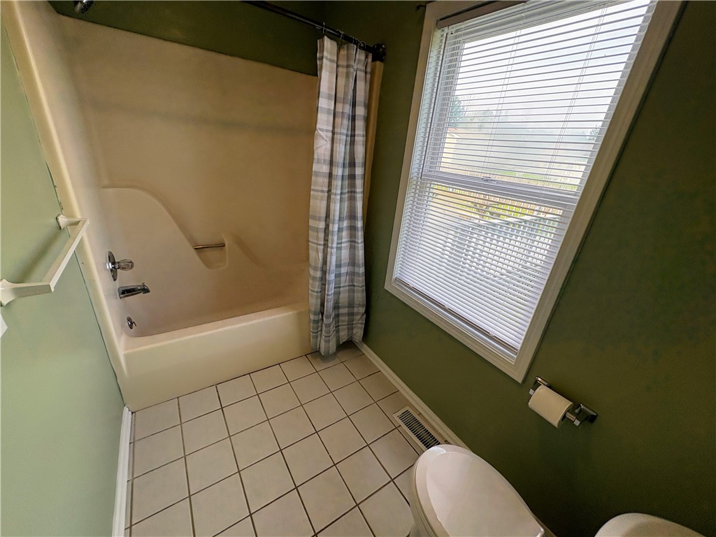 195 Island Cottage Road Greece, NY 14612 - Photo 16 of 29 Gallery Image 16