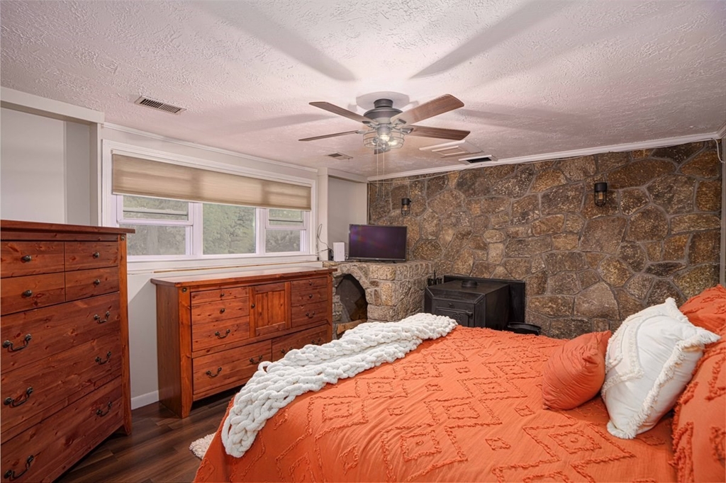 196 Medway Road Milford, MA 01757 - Photo 19 of 27 Gallery Image 19