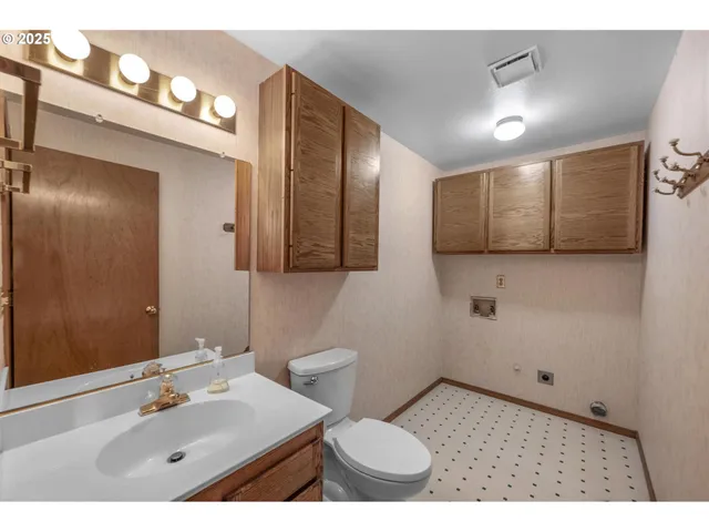 $599,000 | 7222 Southwest 161st Place, Beaverton, OR 97007