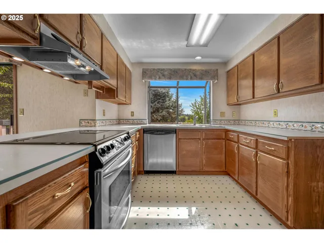 $599,000 | 7222 Southwest 161st Place, Beaverton, OR 97007