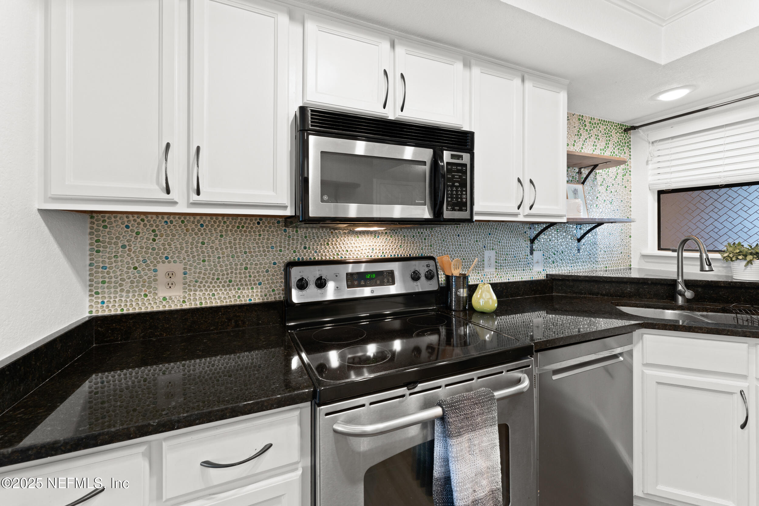 912 Shoreline Circle Ponte Vedra Beach, FL 32082 - Photo 6 of 30 Updated Kitchen