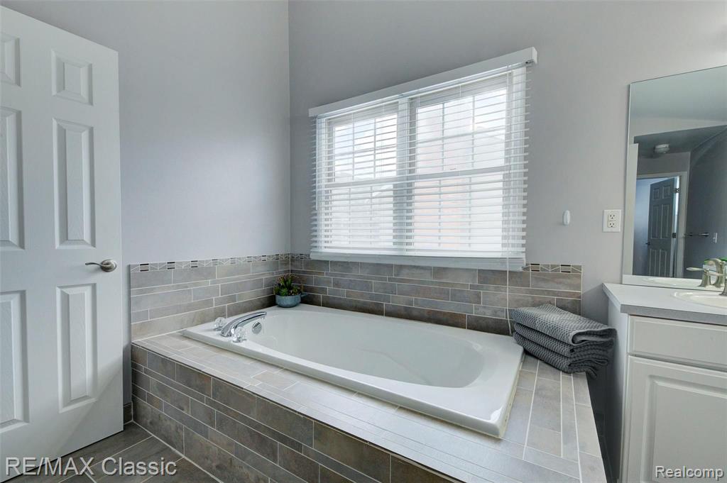 1014 Pointe Pl Boulevard Rochester, MI 48307 - Photo 57 of 80