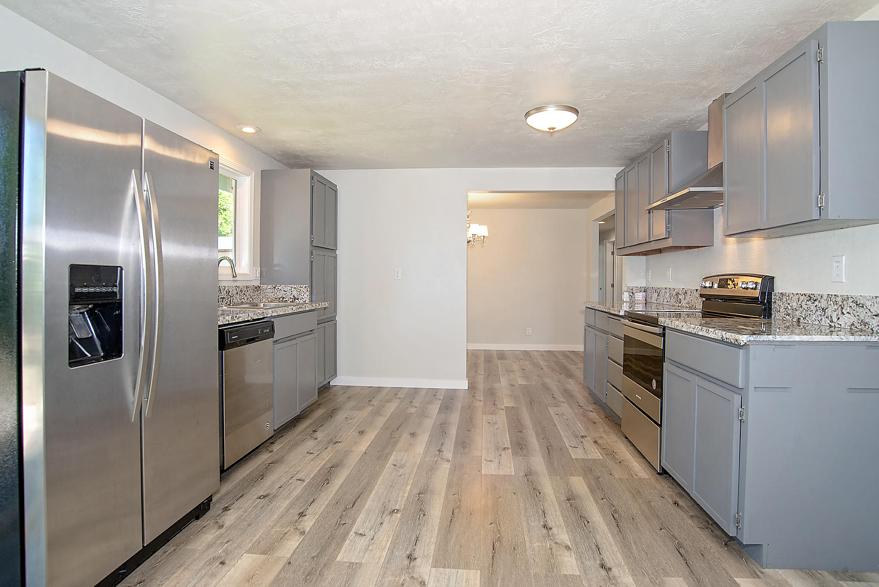 112 Vincent Avenue Central Point, OR 97502 - Photo 8 of 29 Kitchen