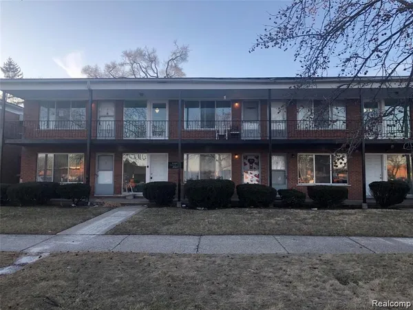 $700 | 20231 Kelly Road, Unit 2, Harper Woods, MI 48225