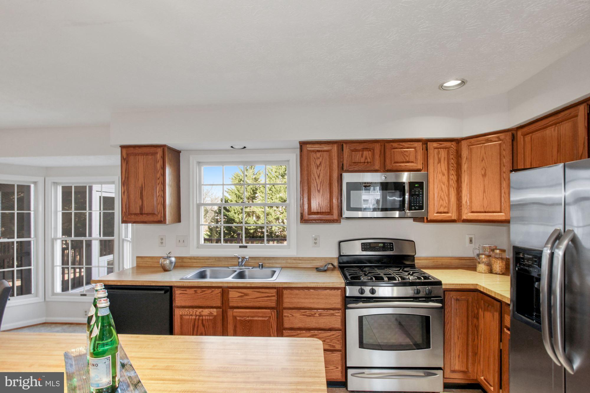 17243 Spates Hill Road Poolesville, MD 20837 - Photo 8 of 38 Kitchen