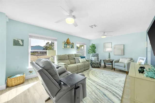 $4,000 | 1015 Spindle Palm Way, Apollo Beach, FL 33572