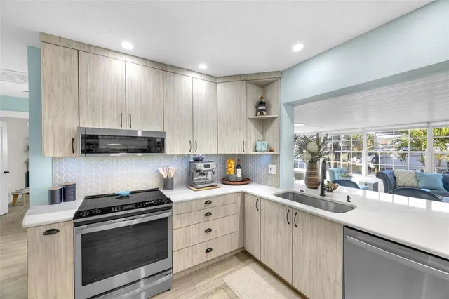 $4,000 | 1015 Spindle Palm Way, Apollo Beach, FL 33572