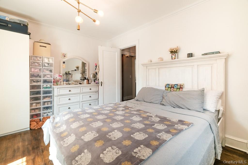 23 Old Mamaroneck Road, Unit 1M White Plains, NY 10605 - Photo 10 of 19 a bedroom with a large bed and a window