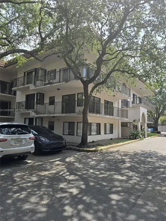 $2,300 | 4705 Southwest 62nd Avenue, Unit 201, Davie, FL 33314