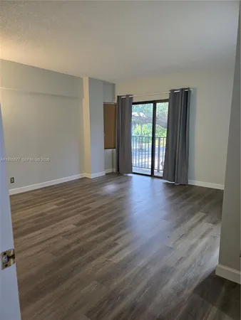 $2,300 | 4705 Southwest 62nd Avenue, Unit 201, Davie, FL 33314