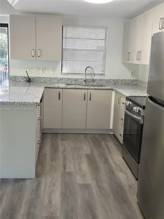 $2,300 | 4705 Southwest 62nd Avenue, Unit 201, Davie, FL 33314