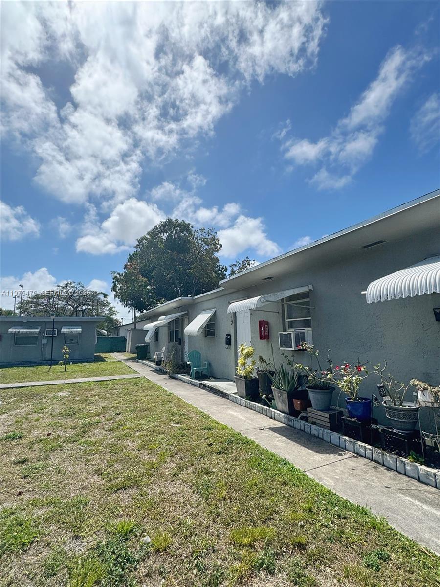 124 Southeast 4th Street, Unit 2 Hallandale Beach, FL 33009 - Photo 2 of 9