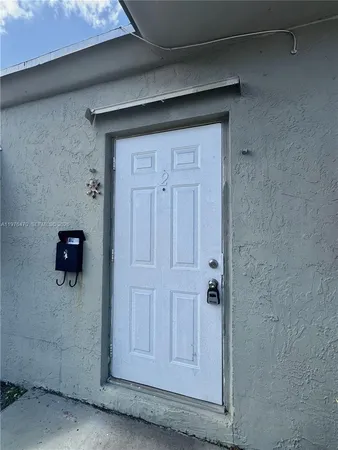 $1,295 | 124 Southeast 4th Street, Unit 2, Hallandale Beach, FL 33009