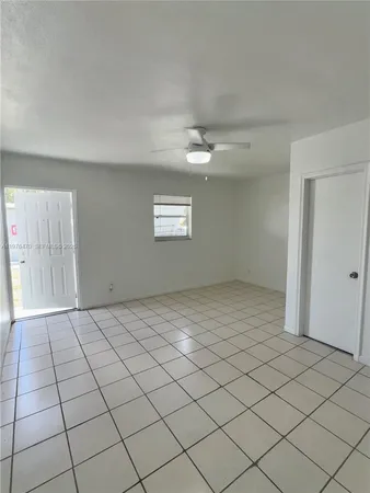 $1,295 | 124 Southeast 4th Street, Unit 2, Hallandale Beach, FL 33009