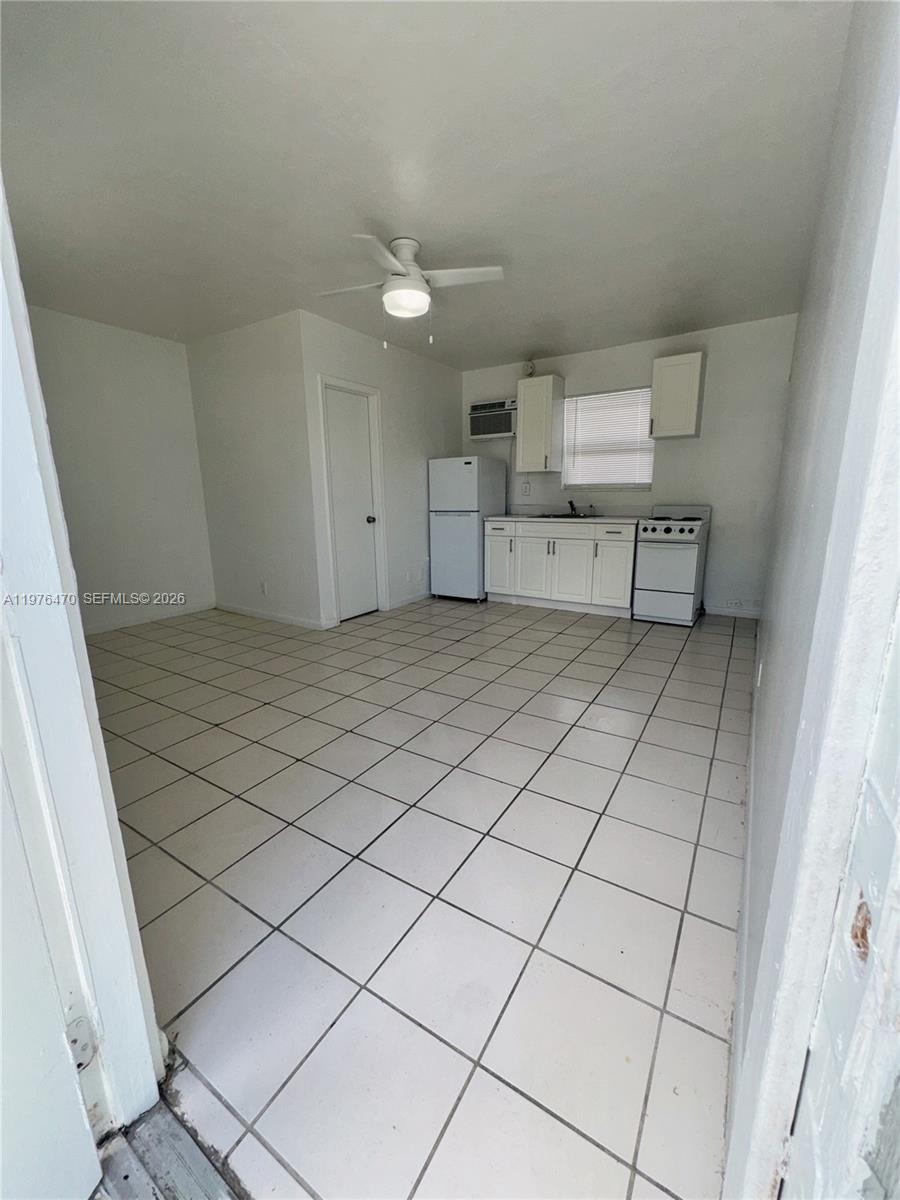 124 Southeast 4th Street, Unit 2 Hallandale Beach, FL 33009 - Photo 5 of 9