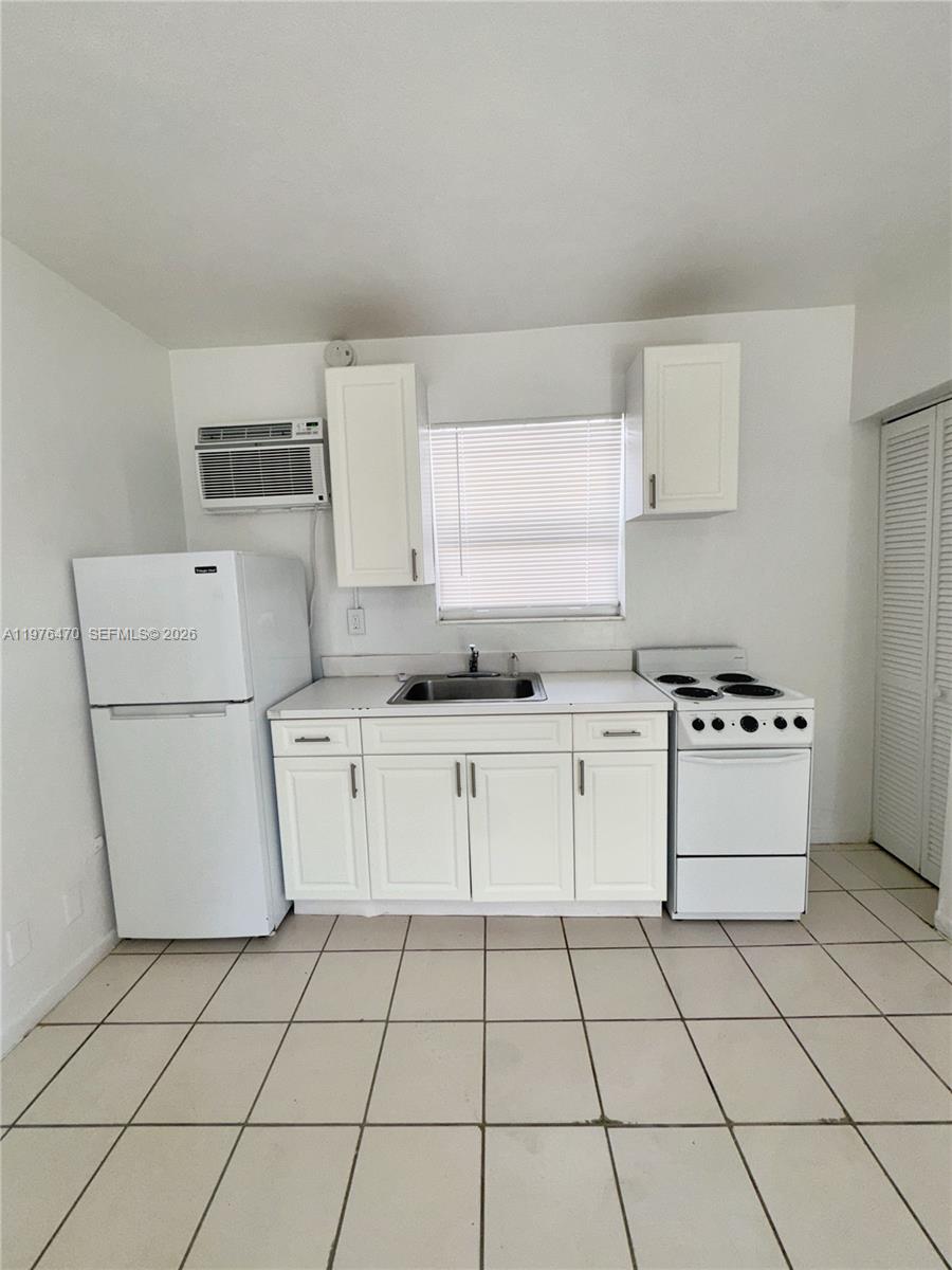 124 Southeast 4th Street, Unit 2 Hallandale Beach, FL 33009 - Photo 7 of 9