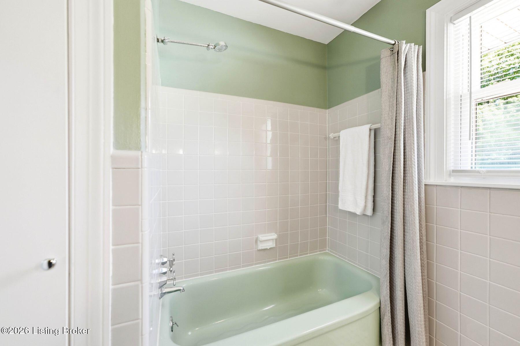 111 South Hampton Road Louisville, KY 40222 - Photo 18 of 56 photo_online_026