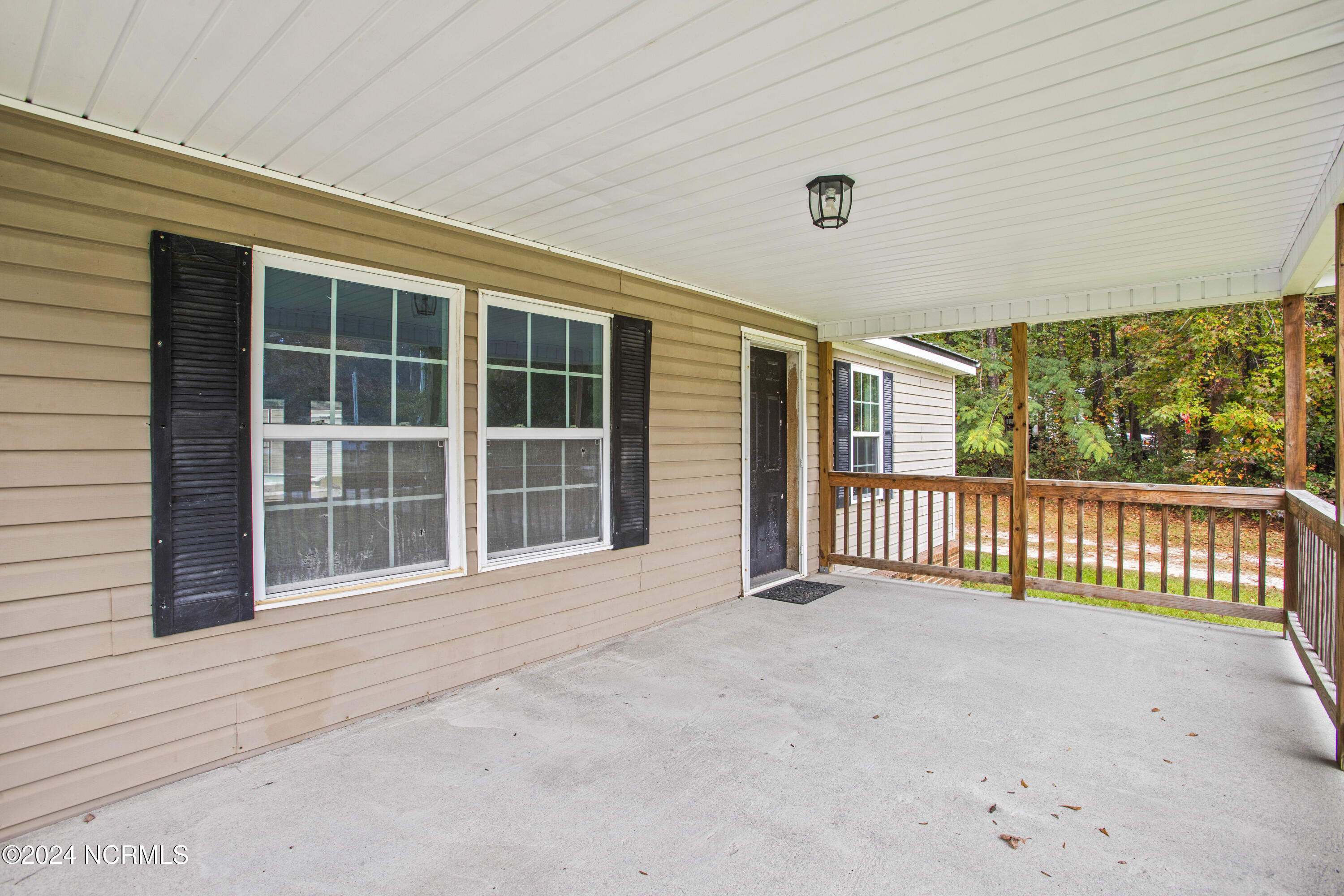 130 Newbold Road Jacksonville, NC 28540 - Photo 4 of 31 04