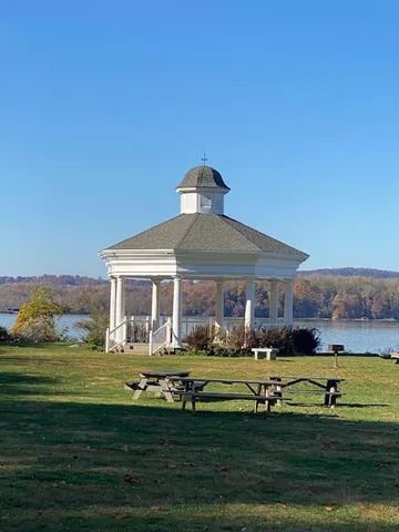 $350,000 | 261 Shore Road, Cornwall-on-Hudson, NY 12520