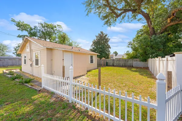 $1,350 | 905 Ruby Place, Panama City, FL 32404