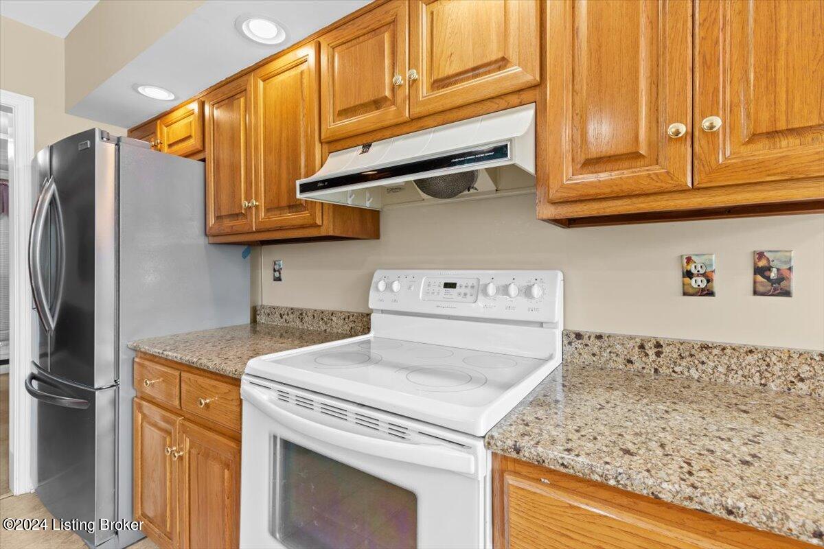 821 Foxgate Road Louisville, KY 40223 - Photo 14 of 41 15-821 Foxgate Rd-15