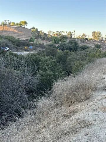 a view of a dry field