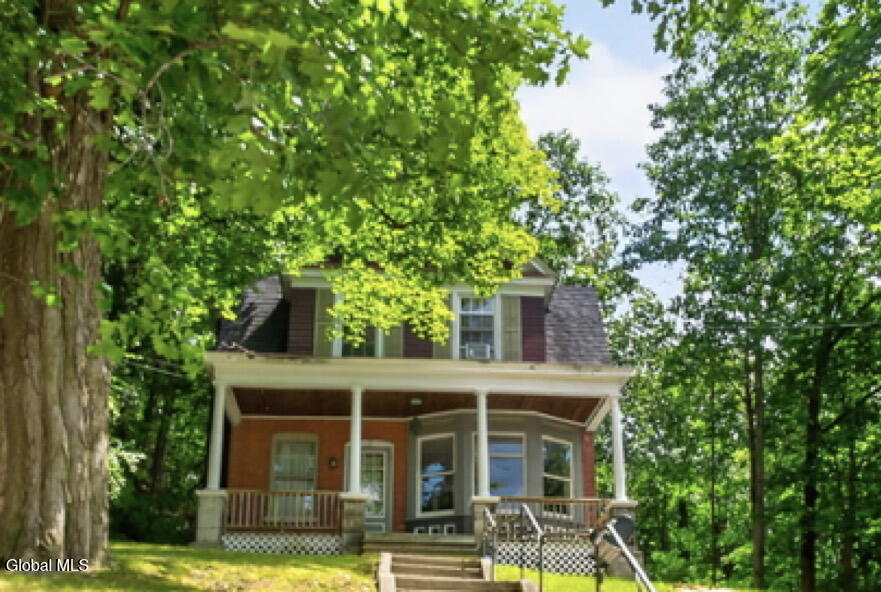17 Northampton Road Amsterdam, NY 12010 - Photo 1 of 43 0 Front 1