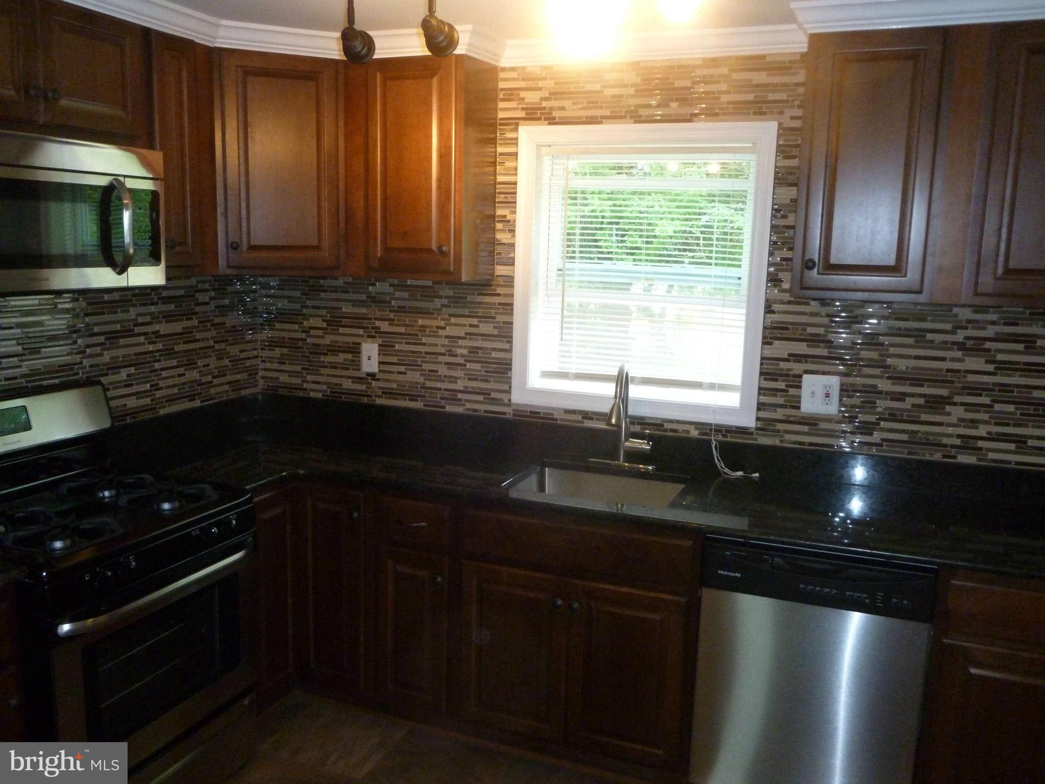 338 Poplar Road Baltimore, MD 21221 - Photo 14 of 30 Kitchen