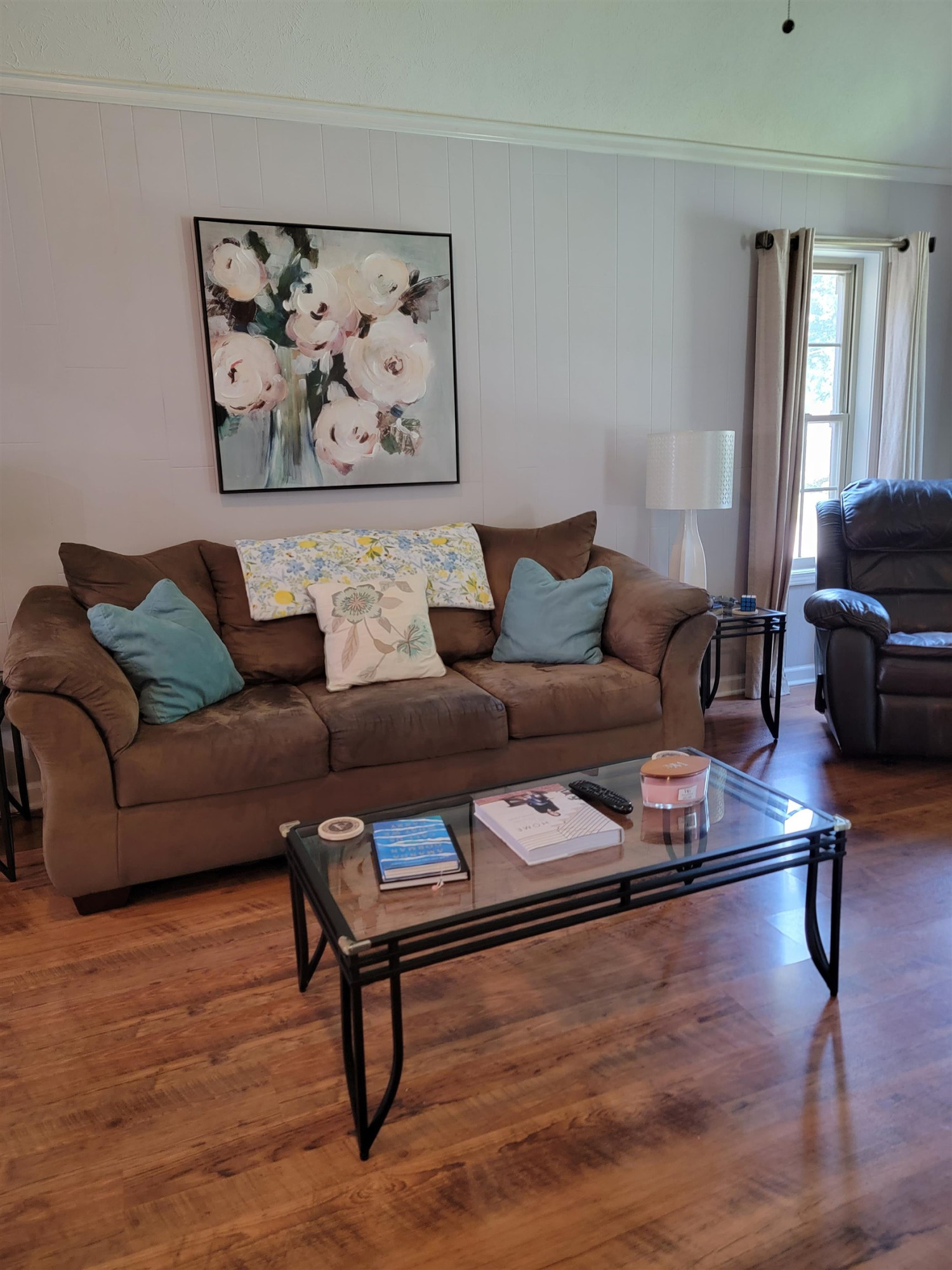 48 Windy Hill Road Jackson, TN 38305 - Photo 11 of 20 a living room with furniture and a painting on the wall