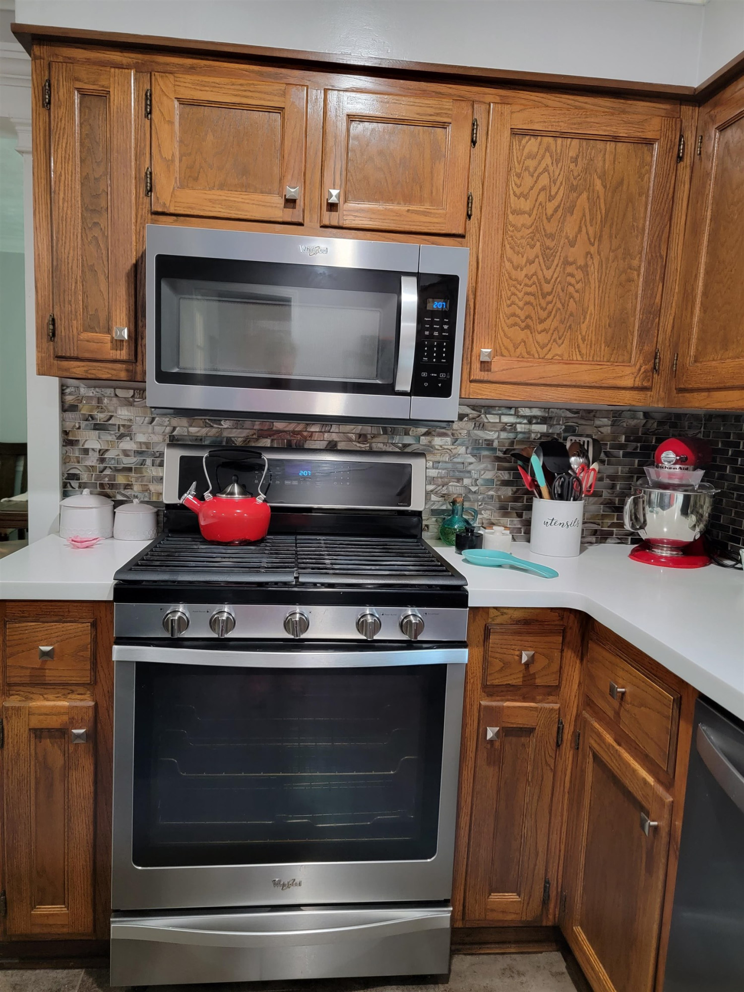 48 Windy Hill Road Jackson, TN 38305 - Photo 5 of 20 a kitchen with microwave cabinets and a stove top oven