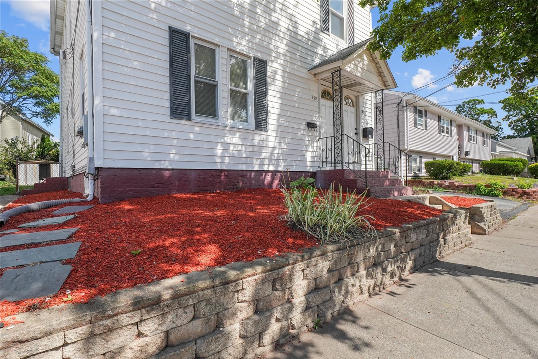 147 Warren Avenue Pawtucket, RI 02860 - Photo 3 of 42