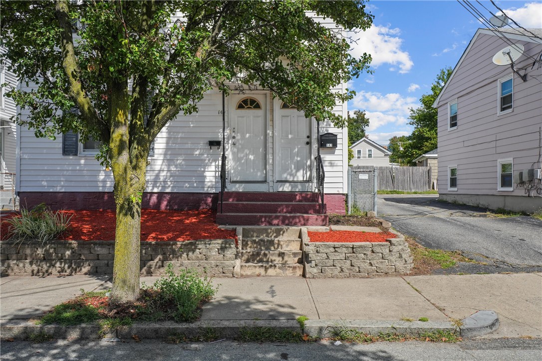 147 Warren Avenue Pawtucket, RI 02860 - Photo 4 of 42