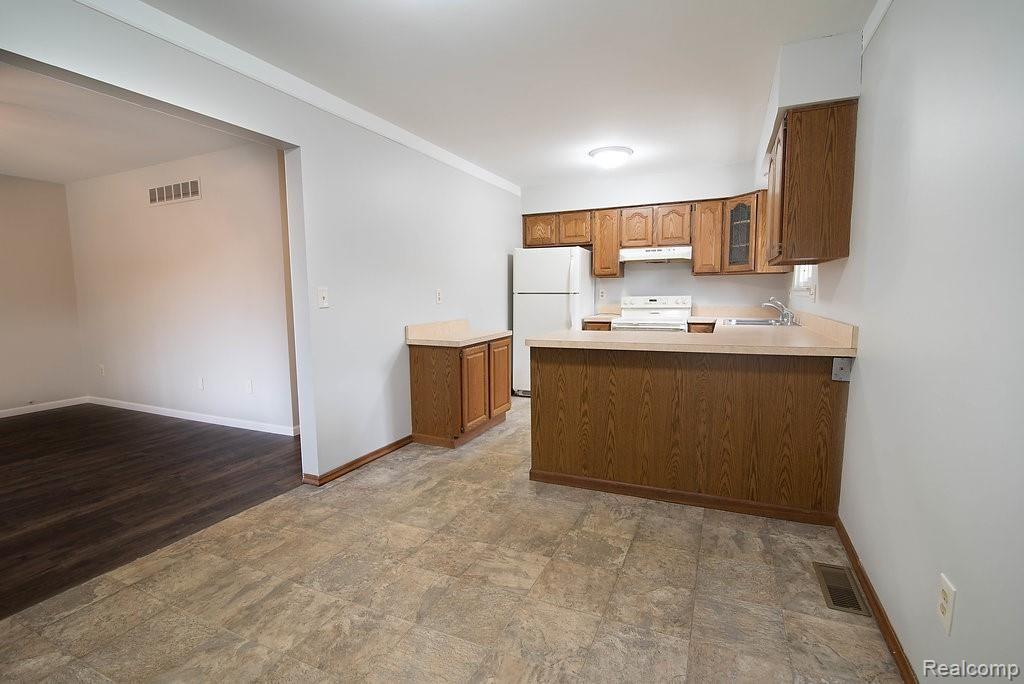 25862 Reeck Road Woodhaven, MI 48183 - Photo 10 of 20