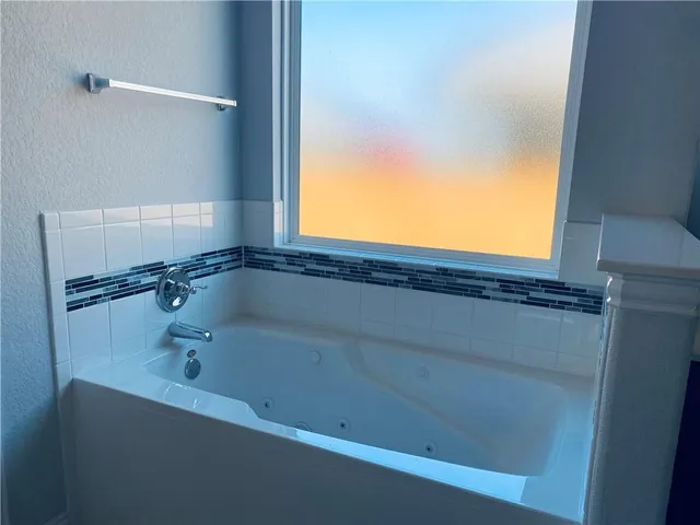 $2,300 | 1009 Sundrops Street, Leander, TX 78641