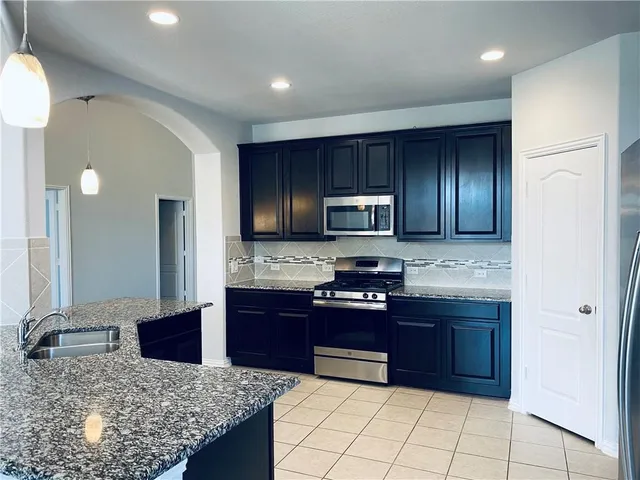 $2,300 | 1009 Sundrops Street, Leander, TX 78641