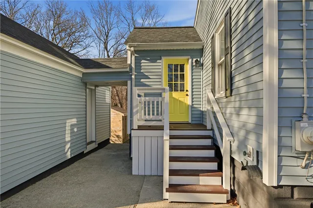 $569,000 | 292 Sowams Road, Barrington, RI 02806