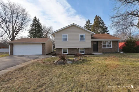 $465,000 | 1070 Belle Plaine Avenue, Gurnee, IL 60031