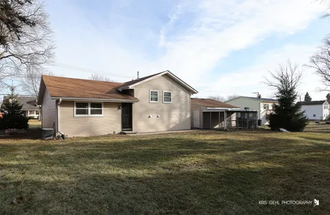 $465,000 | 1070 Belle Plaine Avenue, Gurnee, IL 60031