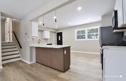 $465,000 | 1070 Belle Plaine Avenue, Gurnee, IL 60031